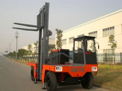 10噸內(nèi)燃側(cè)面叉車